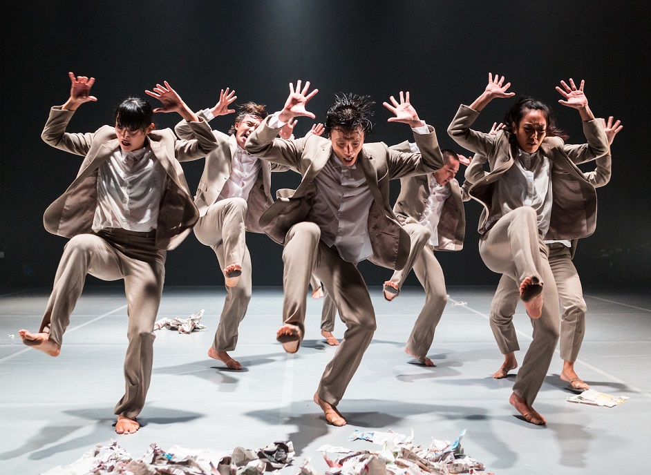 "Making its world premiere at the Esplanade is the highly anticipated collaboration between T.H.E Artistic Director Kuik Swee Boon and resident choreographer Kim Jae Duk. Kim and Kuik explore the premise of ‘organised chaos’《整理好的非理性》; a conscious approach to choreographing without preconceived design.

Liberated from structured process, the artists reject all that is comfortable and familiar to reassemble a language that embraces the chaos of organic, free improvisation – knowing that all will fall into place when nature’s laws of order and logic prevail. 《整理好的非理性》is essentially an observation on the human condition; part of Kim and Kuik’s continual dialogue and inquiry on the social and cultural mores we often abide by without question."